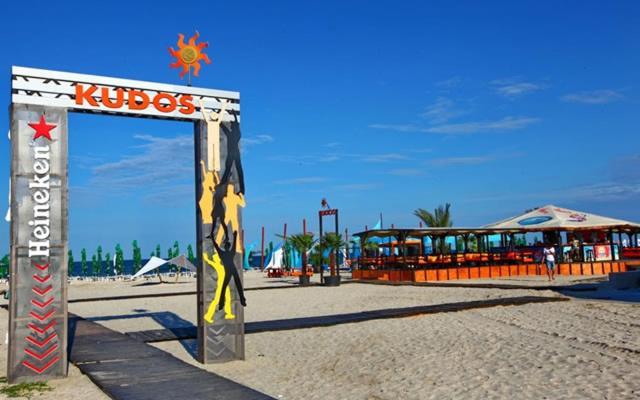 Twin Residence Five Mamaia Exteriör bild